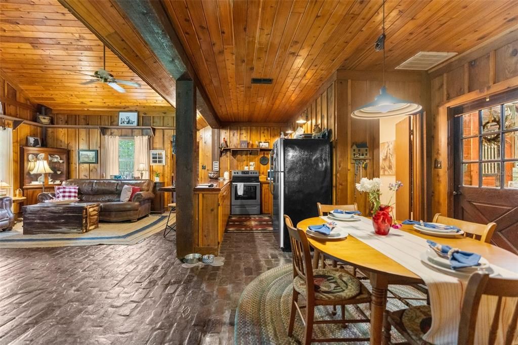 For Sale: $1,600,000 (5 beds, 4 baths, 3700 Square Feet)