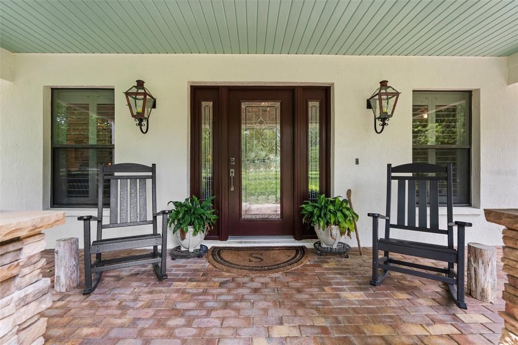 For Sale: $1,600,000 (5 beds, 4 baths, 3700 Square Feet)