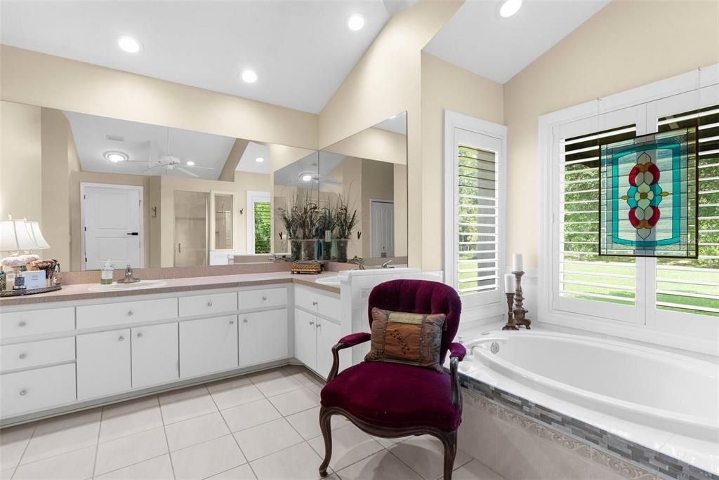 For Sale: $1,600,000 (5 beds, 4 baths, 3700 Square Feet)