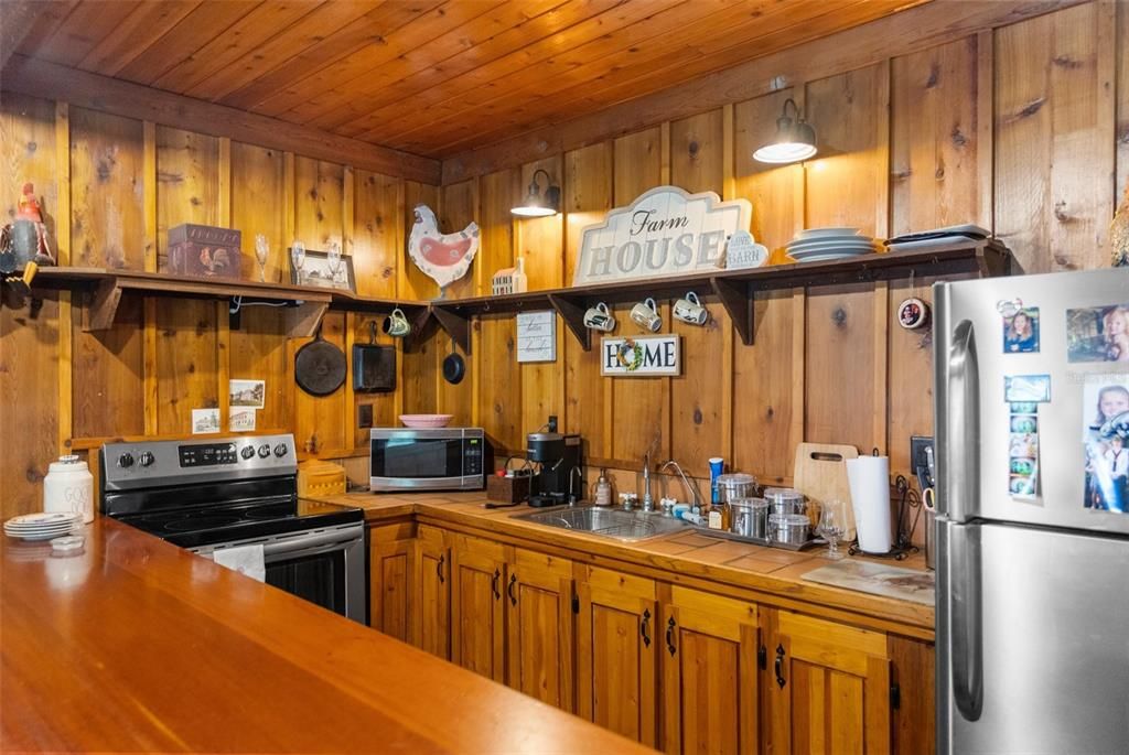 For Sale: $1,600,000 (5 beds, 4 baths, 3700 Square Feet)