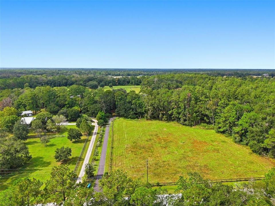 For Sale: $1,600,000 (5 beds, 4 baths, 3700 Square Feet)