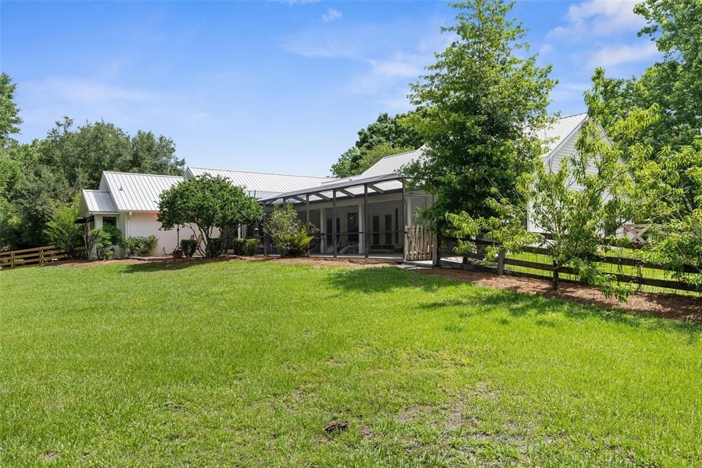 For Sale: $1,600,000 (5 beds, 4 baths, 3700 Square Feet)