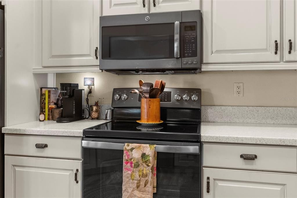 For Sale: $1,600,000 (5 beds, 4 baths, 3700 Square Feet)