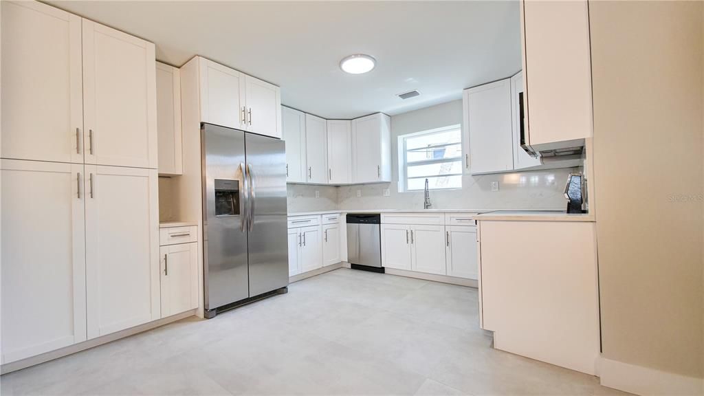 For Rent: $5,995 (4 beds, 3 baths, 1824 Square Feet)