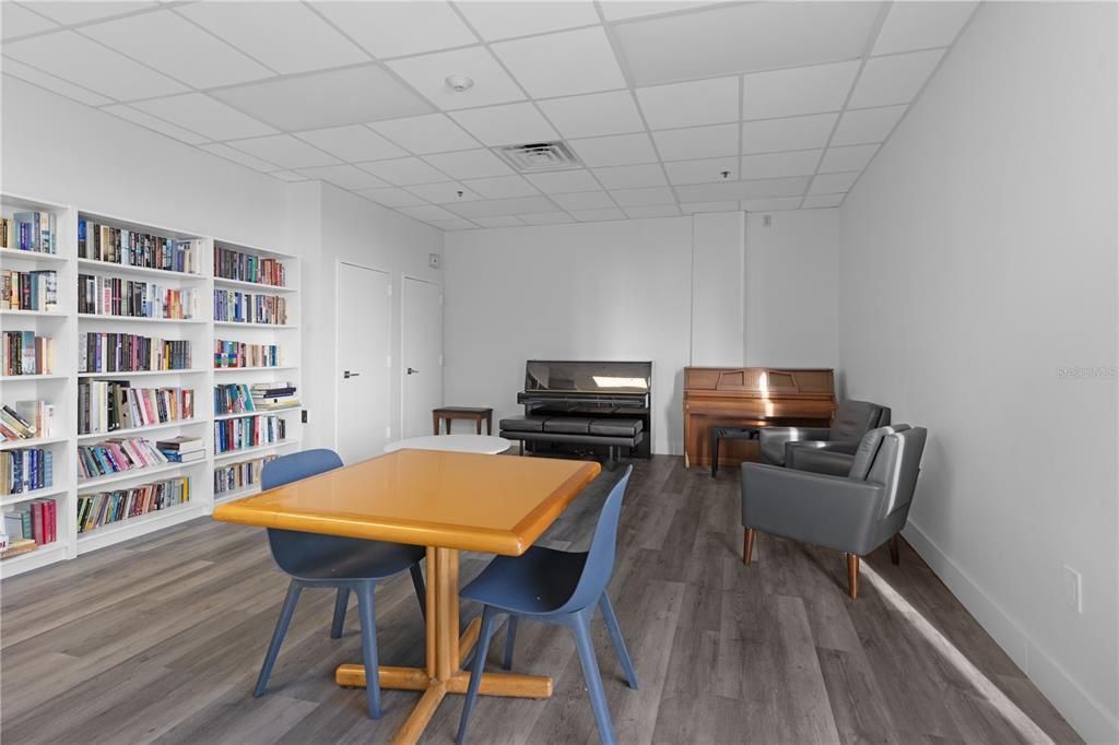 待售: $349,000 (2 贝兹, 2 浴室, 1068 平方英尺)