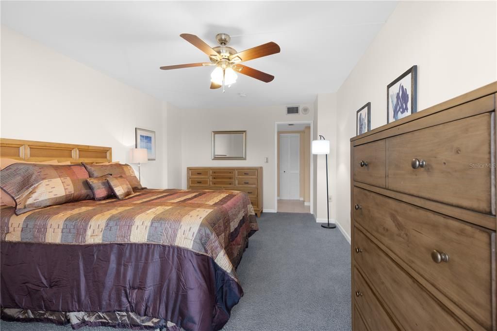 待售: $349,000 (2 贝兹, 2 浴室, 1068 平方英尺)