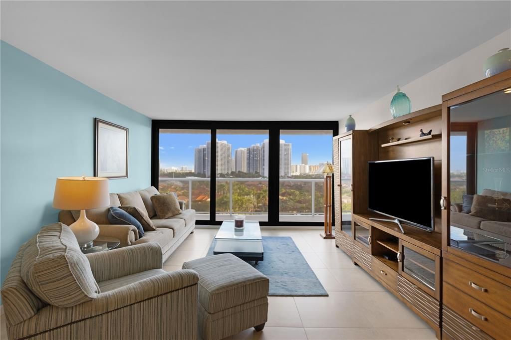 待售: $349,000 (2 贝兹, 2 浴室, 1068 平方英尺)