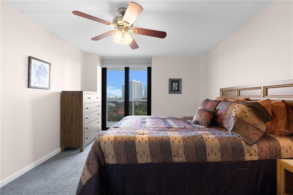 待售: $349,000 (2 贝兹, 2 浴室, 1068 平方英尺)