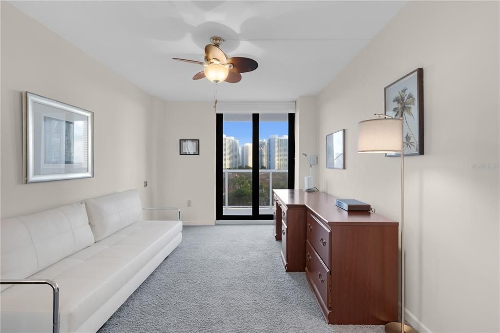 待售: $349,000 (2 贝兹, 2 浴室, 1068 平方英尺)