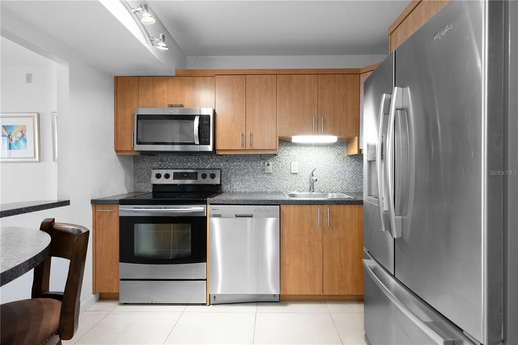 待售: $349,000 (2 贝兹, 2 浴室, 1068 平方英尺)