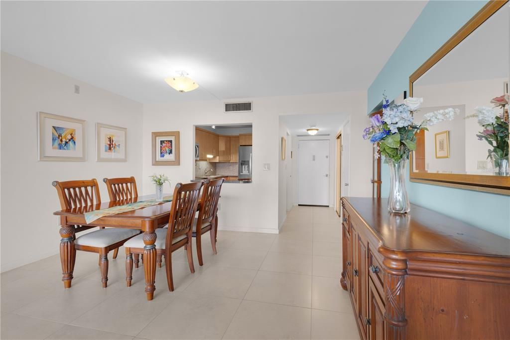 待售: $349,000 (2 贝兹, 2 浴室, 1068 平方英尺)