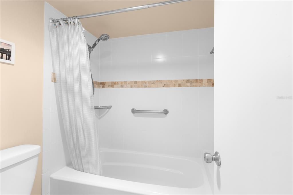 待售: $349,000 (2 贝兹, 2 浴室, 1068 平方英尺)