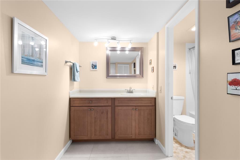 待售: $349,000 (2 贝兹, 2 浴室, 1068 平方英尺)