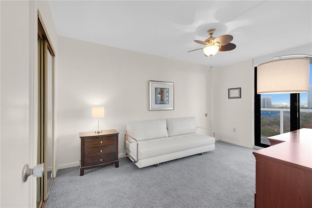 待售: $349,000 (2 贝兹, 2 浴室, 1068 平方英尺)