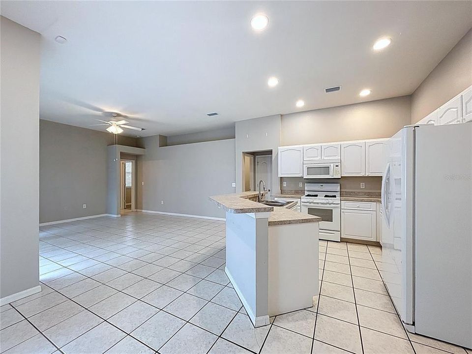 For Sale: $399,900 (4 beds, 3 baths, 1969 Square Feet)