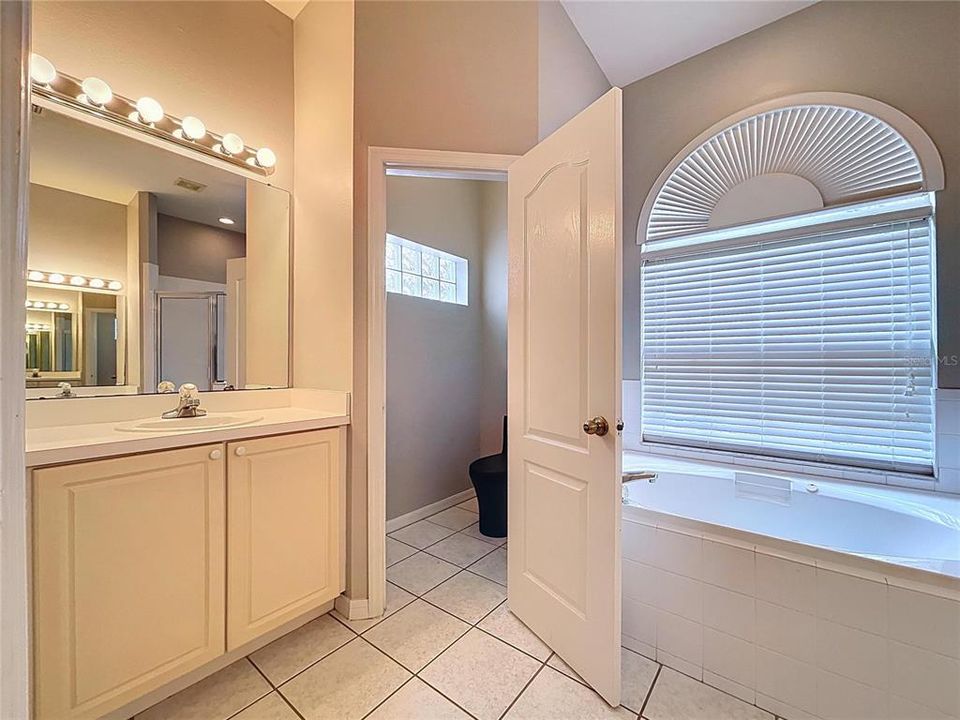 For Sale: $399,900 (4 beds, 3 baths, 1969 Square Feet)