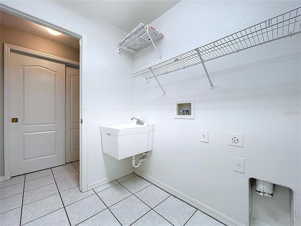 For Sale: $399,900 (4 beds, 3 baths, 1969 Square Feet)