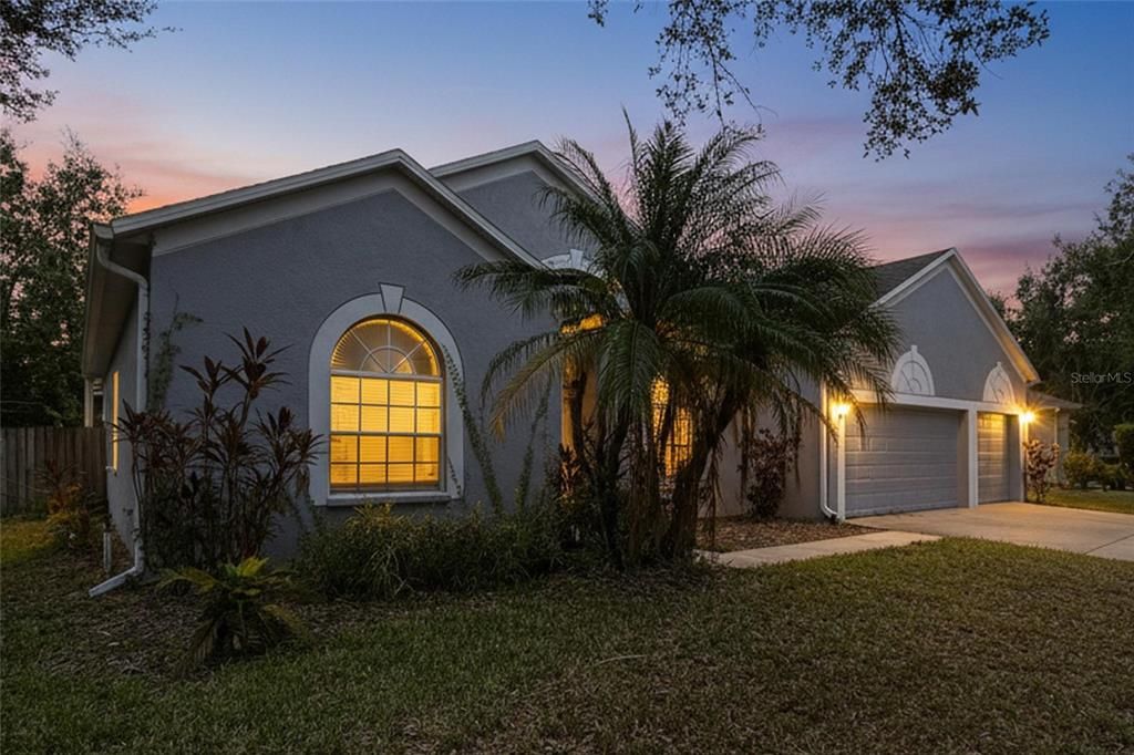 For Sale: $399,900 (4 beds, 3 baths, 1969 Square Feet)