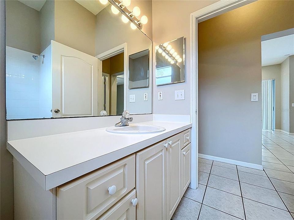 For Sale: $399,900 (4 beds, 3 baths, 1969 Square Feet)