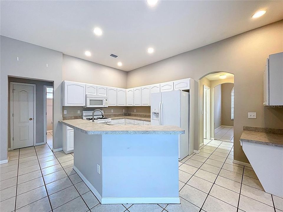 For Sale: $399,900 (4 beds, 3 baths, 1969 Square Feet)