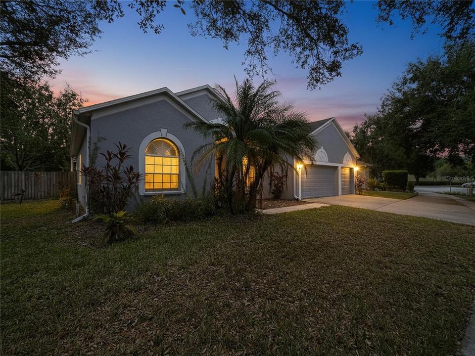 For Sale: $399,900 (4 beds, 3 baths, 1969 Square Feet)