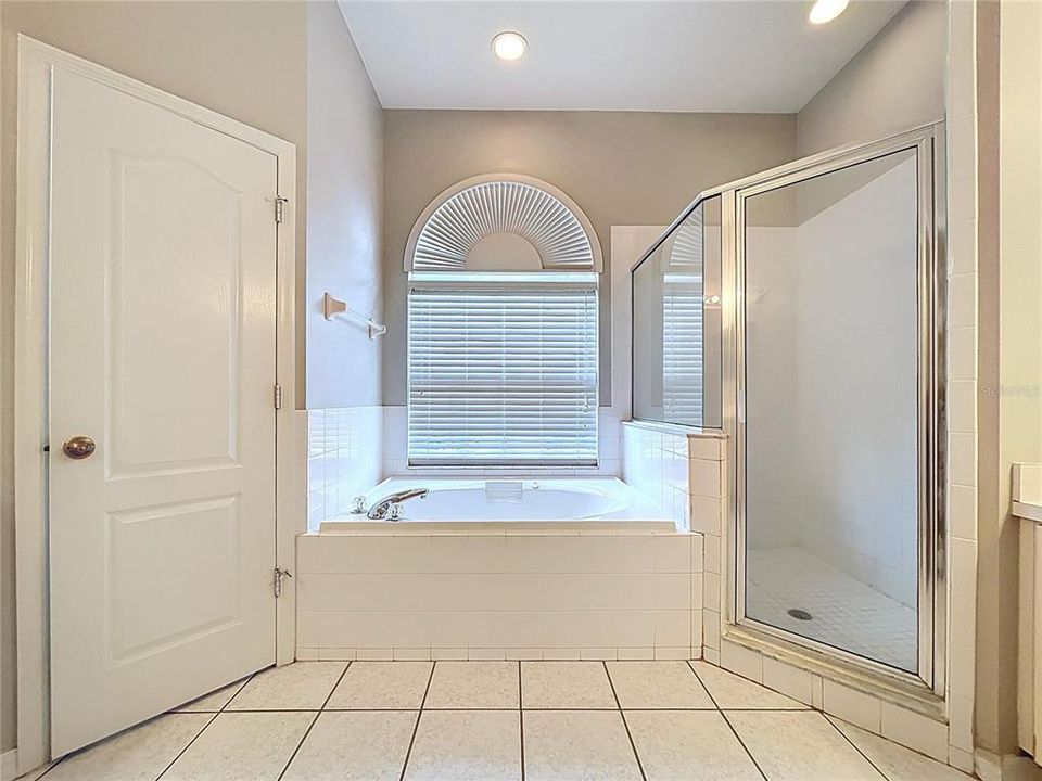 For Sale: $399,900 (4 beds, 3 baths, 1969 Square Feet)