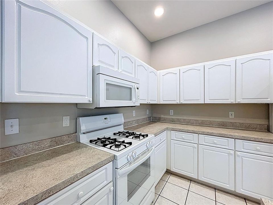 For Sale: $399,900 (4 beds, 3 baths, 1969 Square Feet)