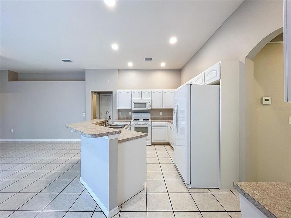 For Sale: $399,900 (4 beds, 3 baths, 1969 Square Feet)