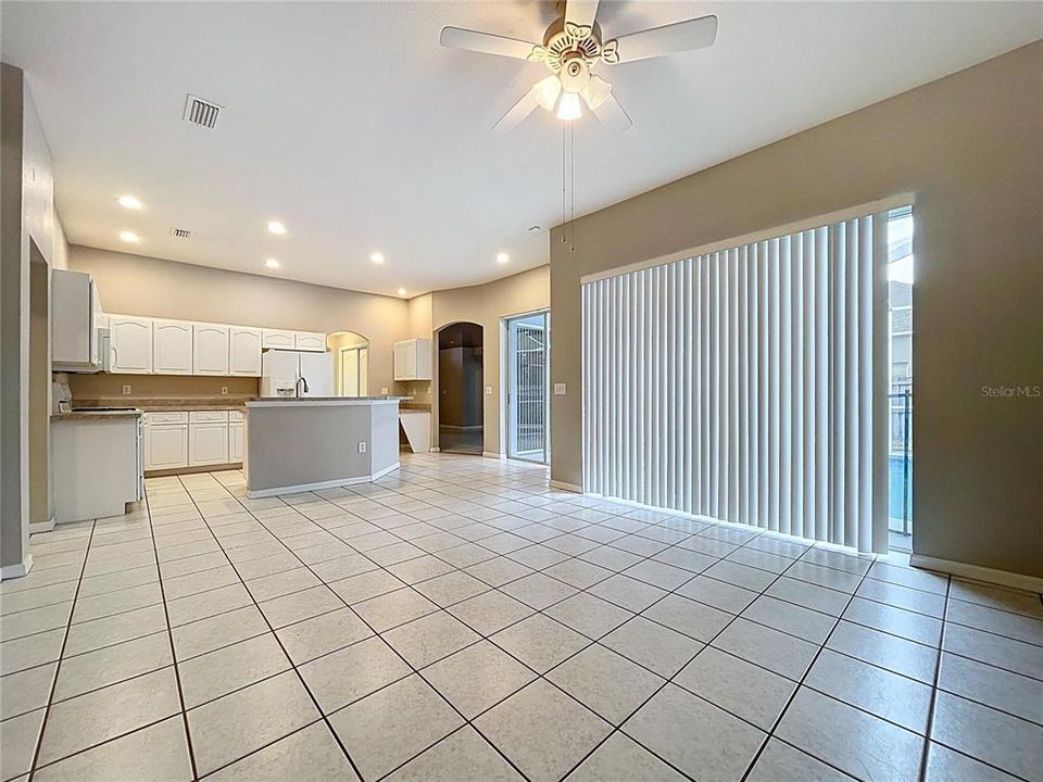 For Sale: $399,900 (4 beds, 3 baths, 1969 Square Feet)