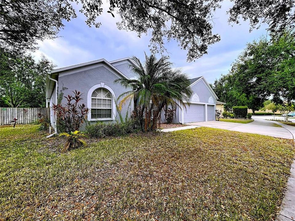 For Sale: $399,900 (4 beds, 3 baths, 1969 Square Feet)