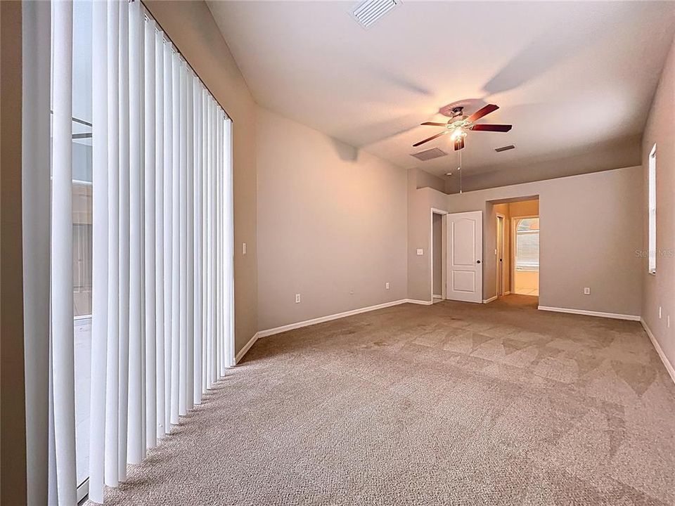 For Sale: $399,900 (4 beds, 3 baths, 1969 Square Feet)