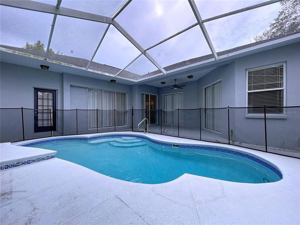 For Sale: $399,900 (4 beds, 3 baths, 1969 Square Feet)