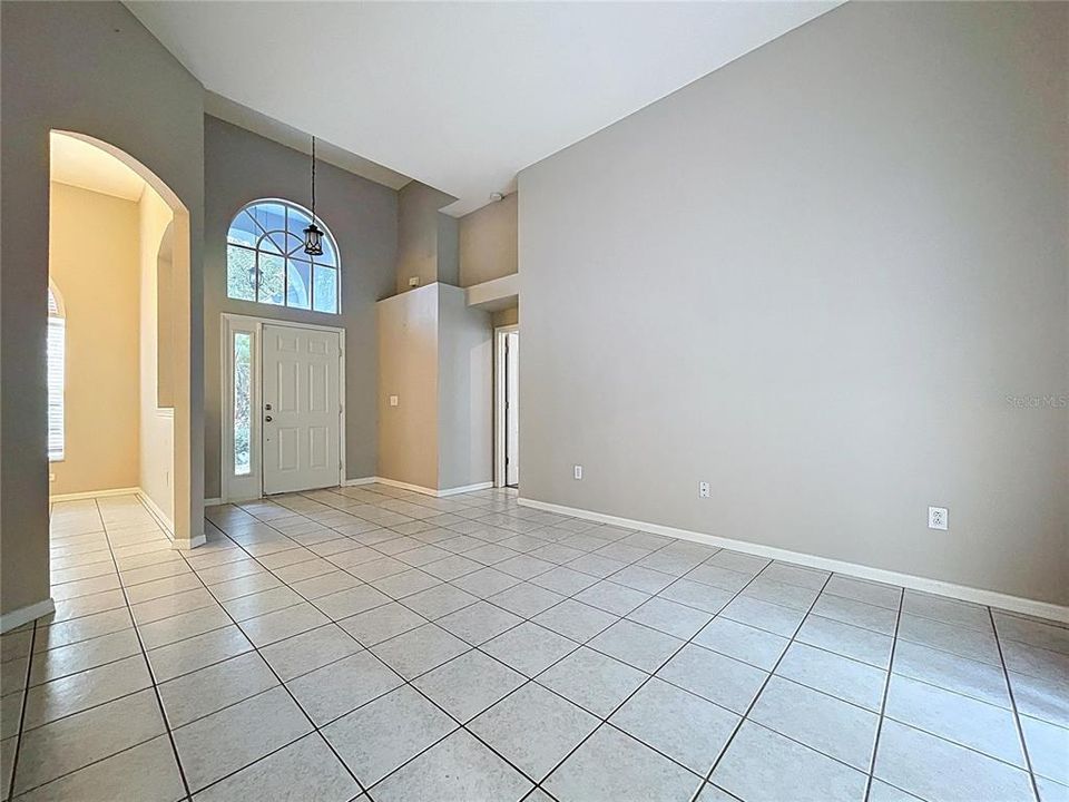 For Sale: $399,900 (4 beds, 3 baths, 1969 Square Feet)