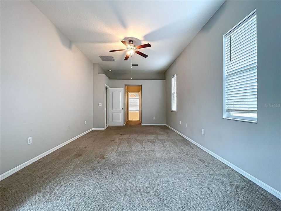 For Sale: $399,900 (4 beds, 3 baths, 1969 Square Feet)