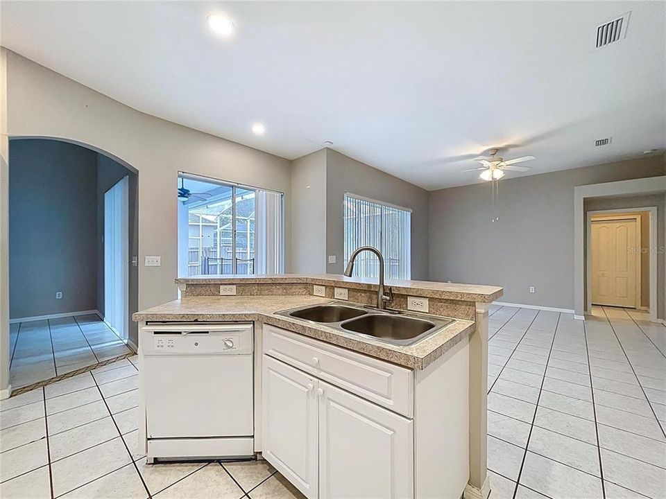 For Sale: $399,900 (4 beds, 3 baths, 1969 Square Feet)