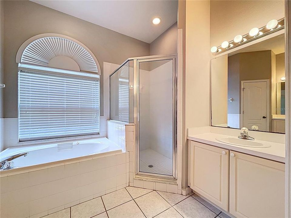 For Sale: $399,900 (4 beds, 3 baths, 1969 Square Feet)