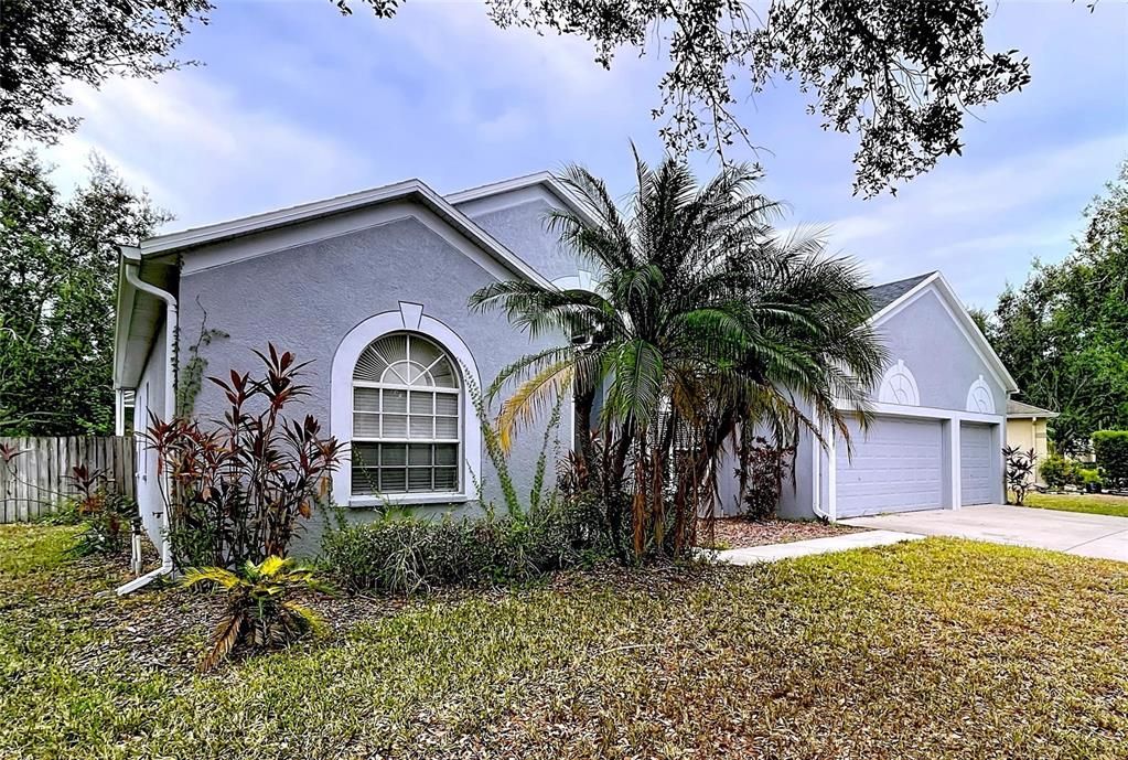 For Sale: $399,900 (4 beds, 3 baths, 1969 Square Feet)