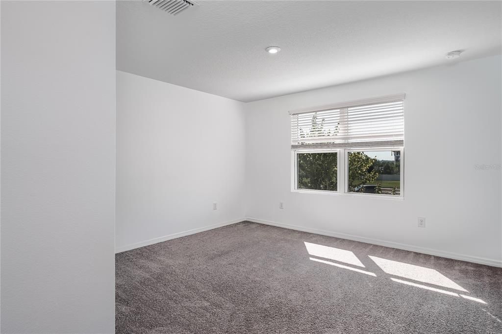 For Rent: $2,300 (3 beds, 2 baths, 1407 Square Feet)