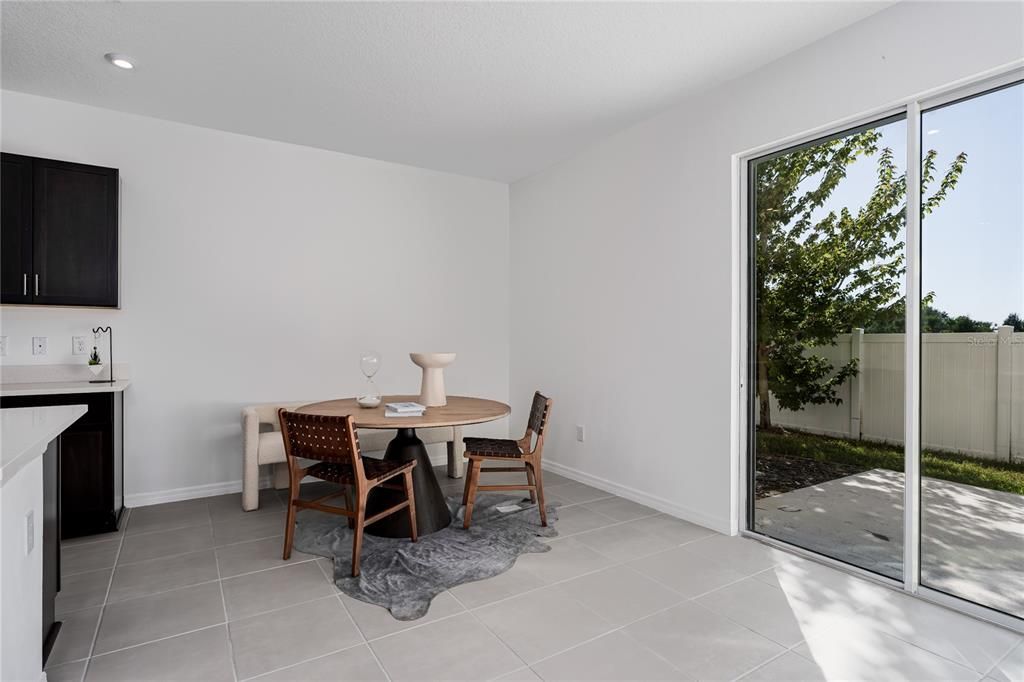 For Rent: $2,300 (3 beds, 2 baths, 1407 Square Feet)