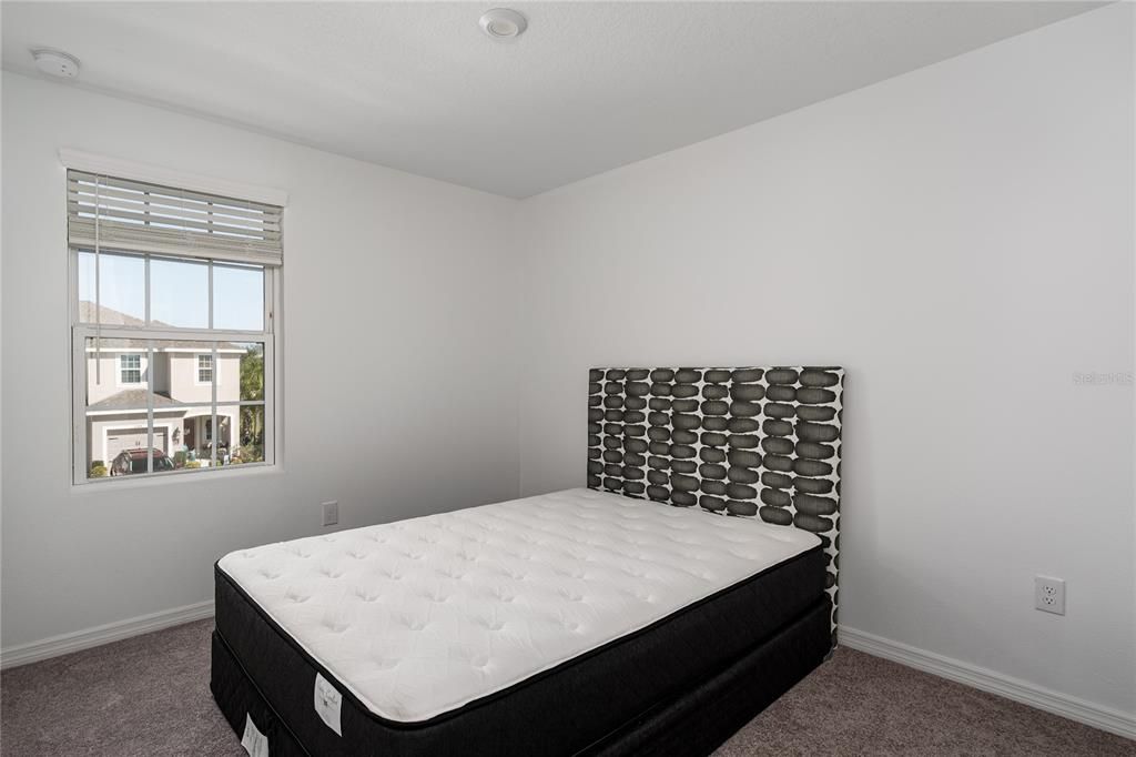 For Rent: $2,300 (3 beds, 2 baths, 1407 Square Feet)