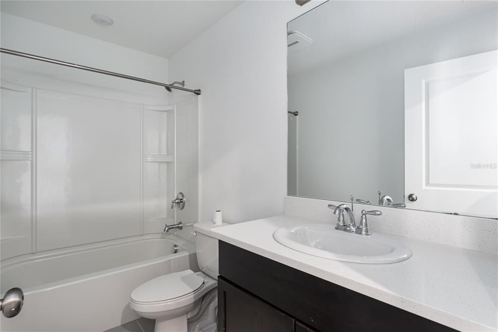 For Rent: $2,300 (3 beds, 2 baths, 1407 Square Feet)