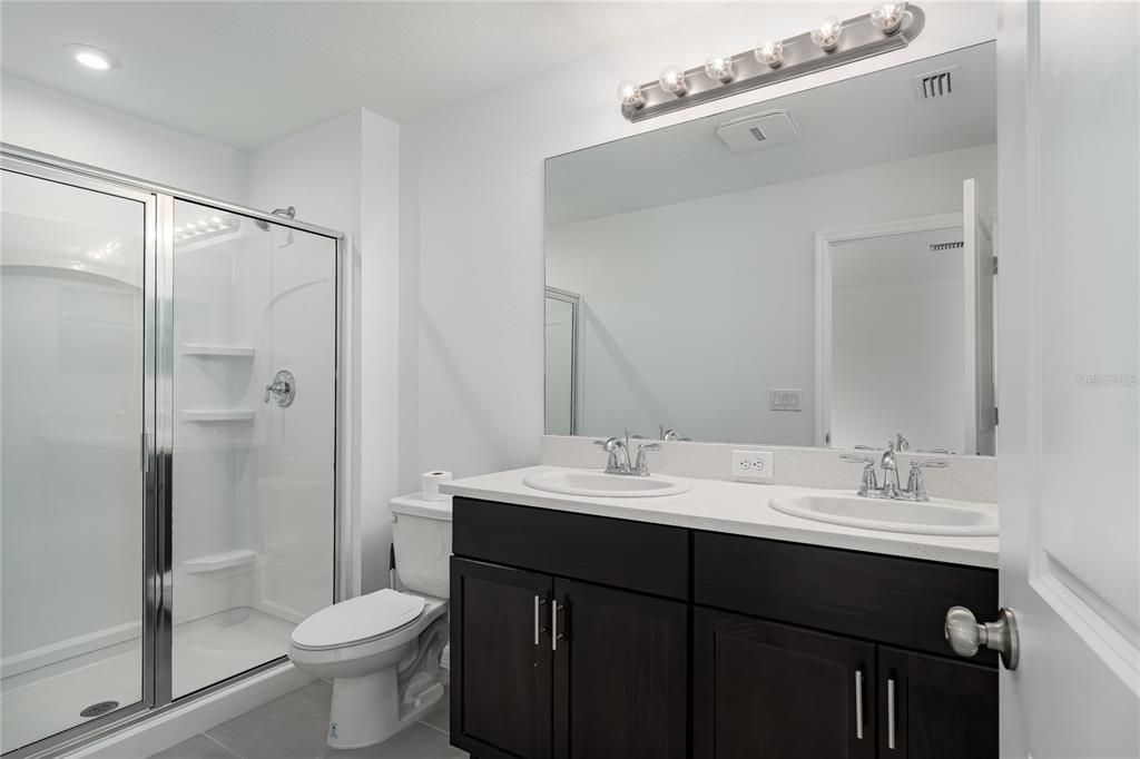 For Rent: $2,300 (3 beds, 2 baths, 1407 Square Feet)