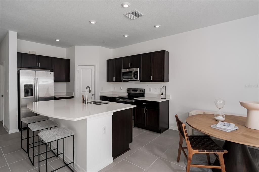 For Rent: $2,300 (3 beds, 2 baths, 1407 Square Feet)