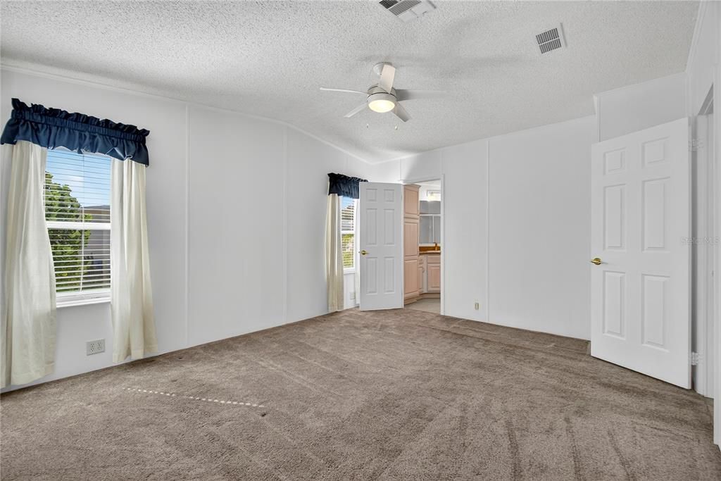 待售: $175,000 (2 贝兹, 2 浴室, 1512 平方英尺)