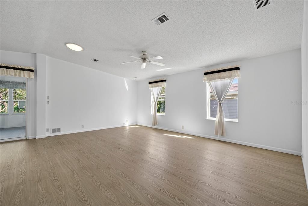 待售: $175,000 (2 贝兹, 2 浴室, 1512 平方英尺)