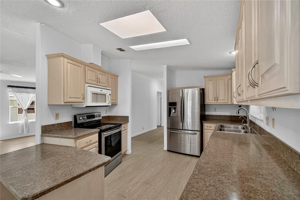 待售: $175,000 (2 贝兹, 2 浴室, 1512 平方英尺)