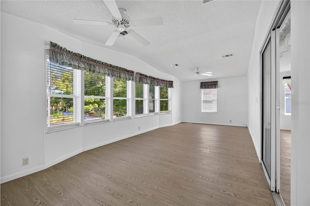 待售: $175,000 (2 贝兹, 2 浴室, 1512 平方英尺)