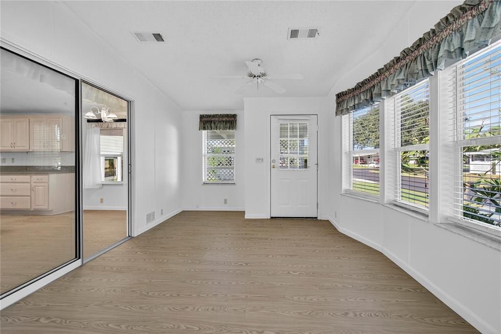 待售: $175,000 (2 贝兹, 2 浴室, 1512 平方英尺)