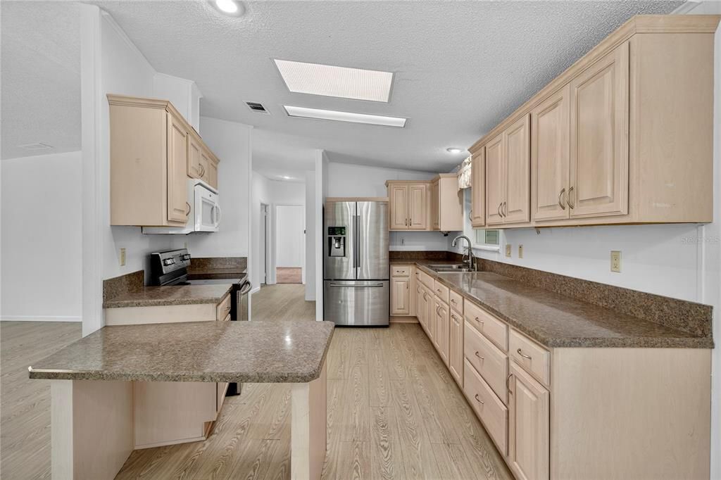 待售: $175,000 (2 贝兹, 2 浴室, 1512 平方英尺)