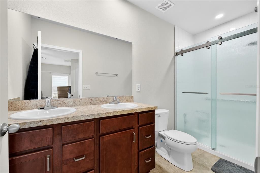 For Sale: $325,000 (4 beds, 2 baths, 1708 Square Feet)